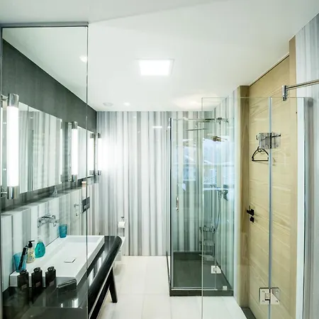 ميغوي لوكشري ليفنغ آند سبا *****، كرانز مونتانا