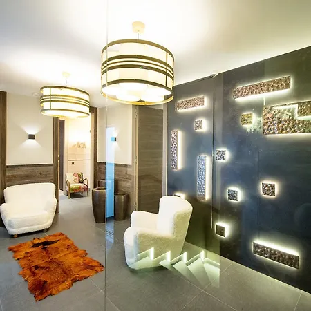 ميغوي لوكشري ليفنغ آند سبا *****، كرانز مونتانا